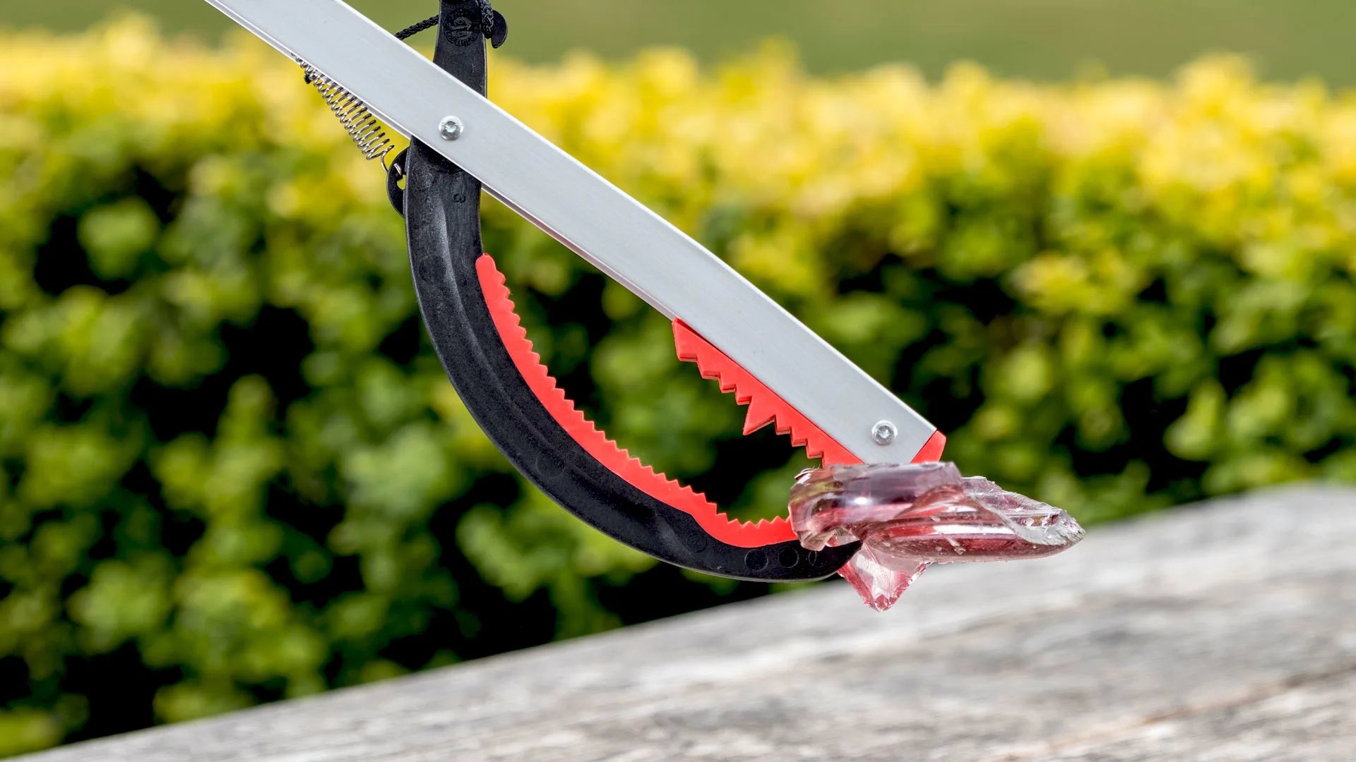 Litter Picker pro gripping broken glass.