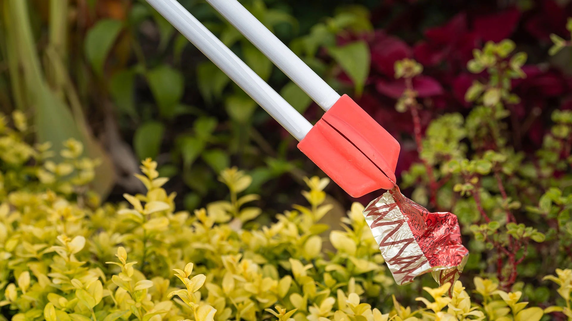 The Ranger Max litter picker grabbing rubbish.