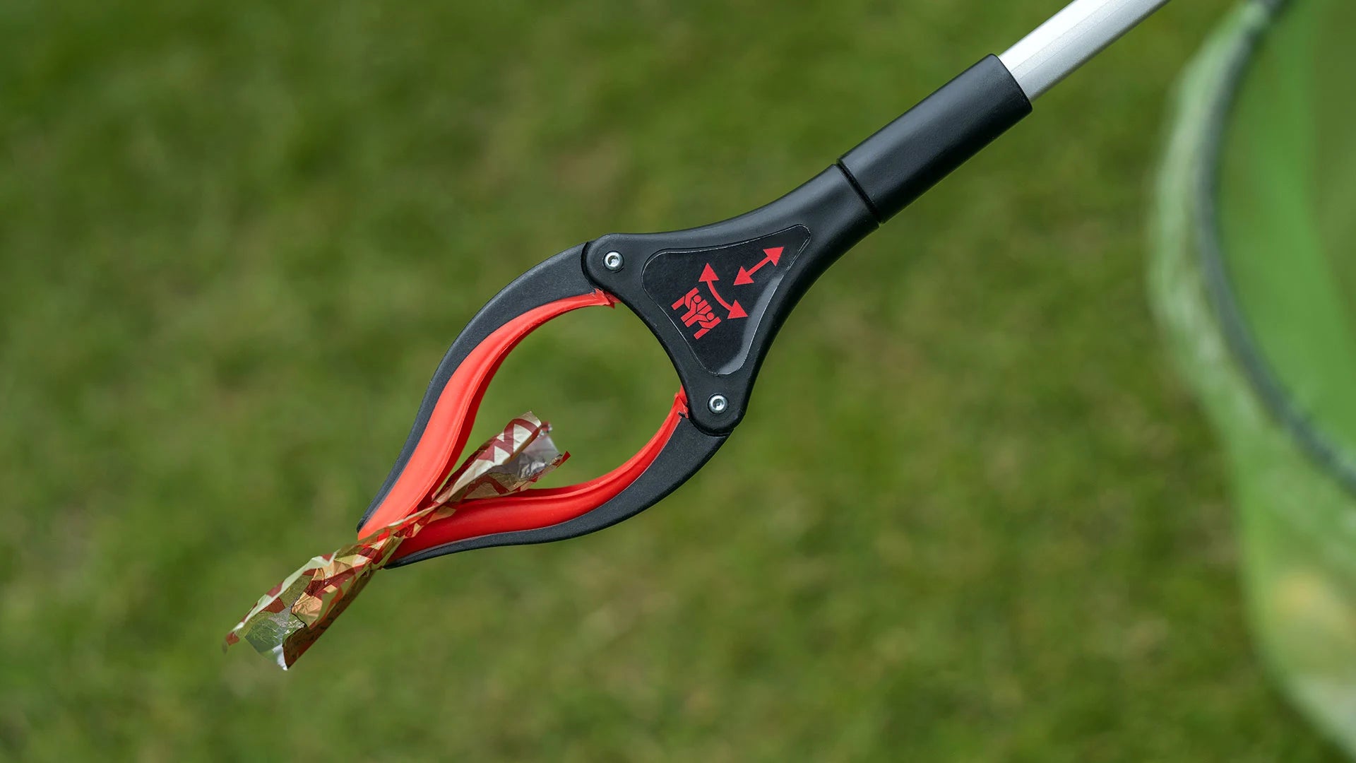 Close up of Streetmaster pro litter picker gripping rubbish.